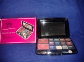 estojo de maquiagem com blush